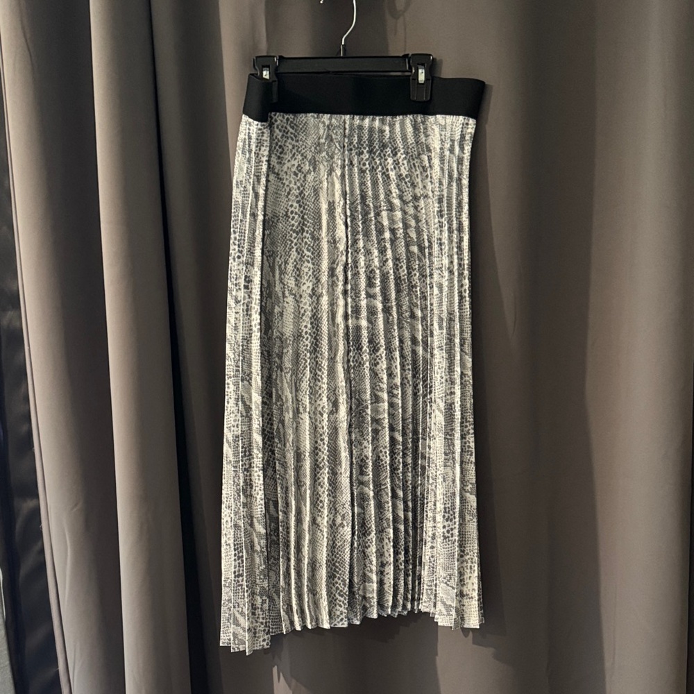 Time and Tru Black and White A-Line Skirt